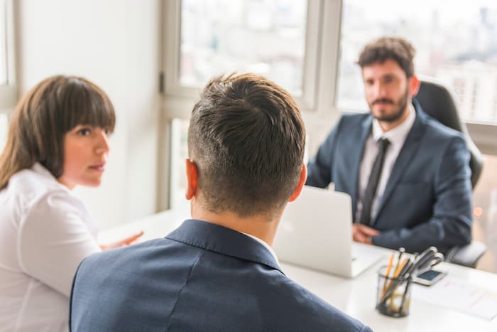 que debe contener un contrato de un administración de fincas